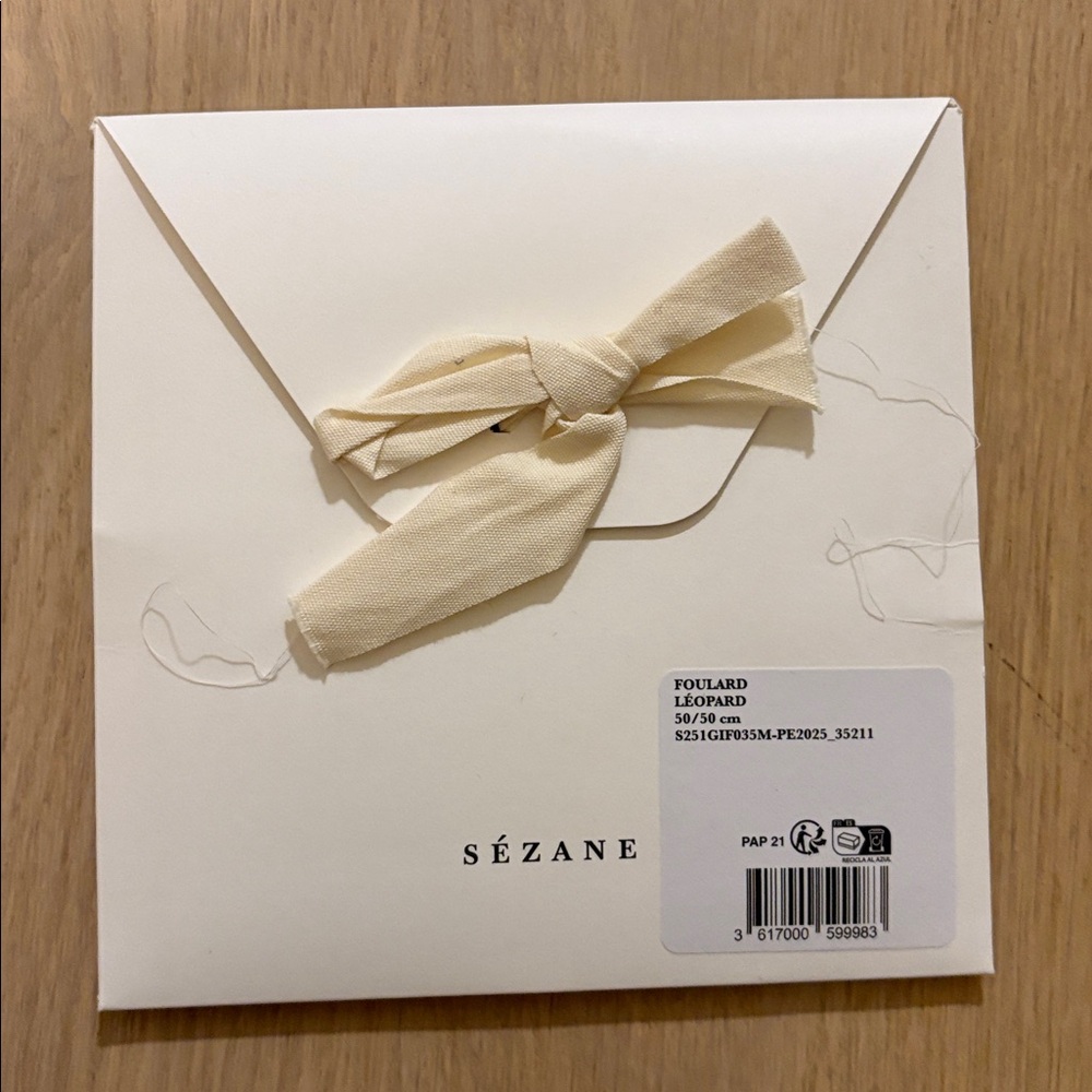 Free Sezane Scarf - Picture 2 of 2